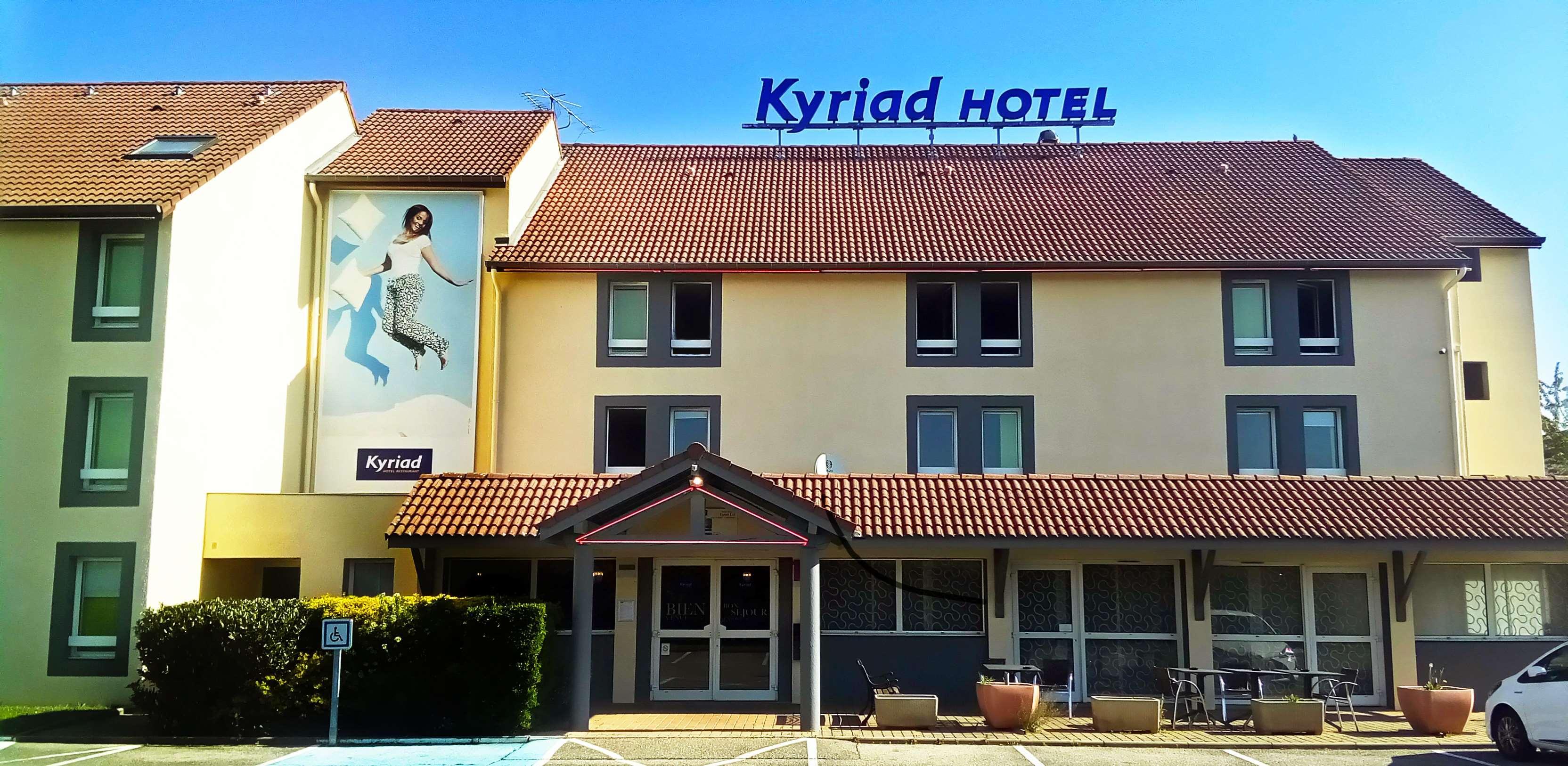 Kyriad Lyon Est - Saint Bonnet De Mure Esterno foto